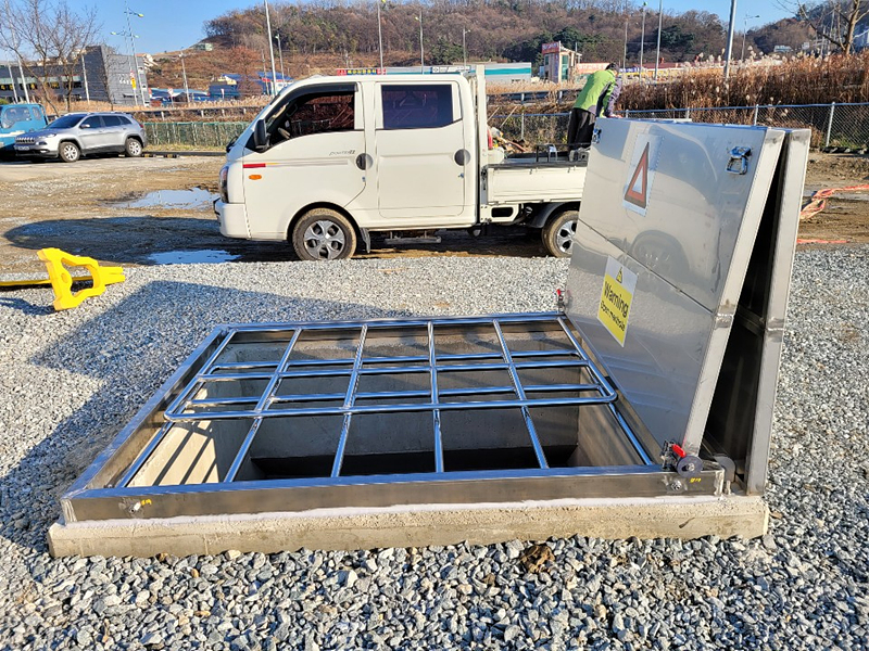 safe manhole 2door03.jpg